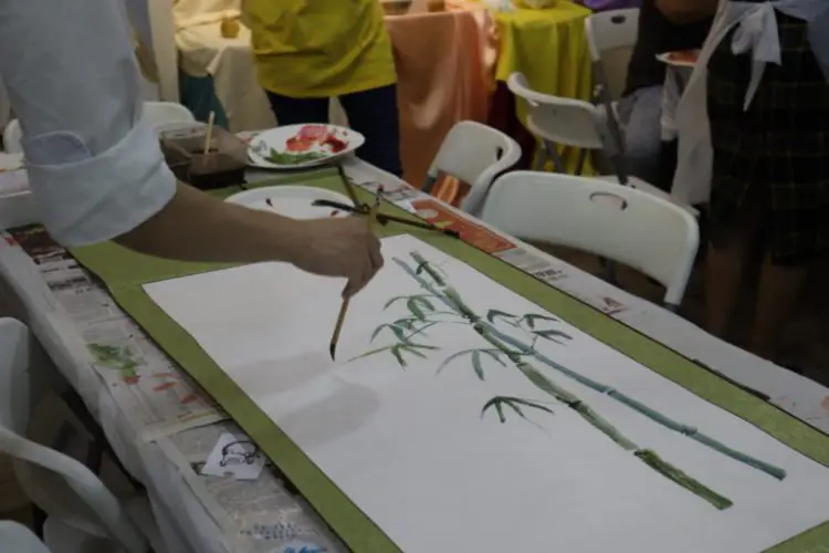 Learning Chinese ink painting of Bamboo on scroll in Singapore, Visual Arts Centre Art Studio
