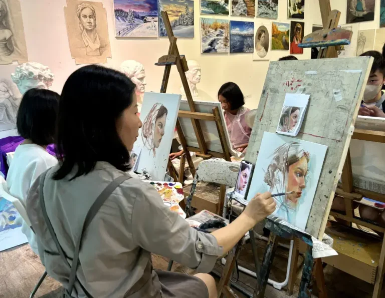 What to expect for this Creative Acrylic Painting Professional Art Course | Art Class