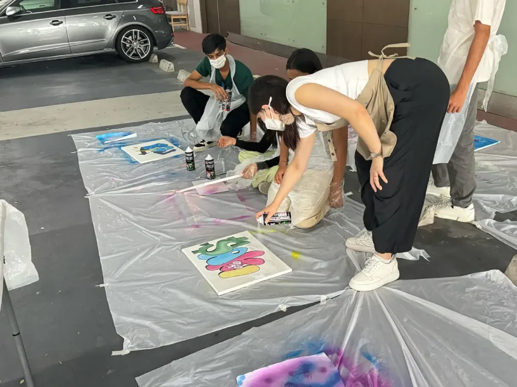 graffiti-spray-painting-on-canvas-teacher-demonstration