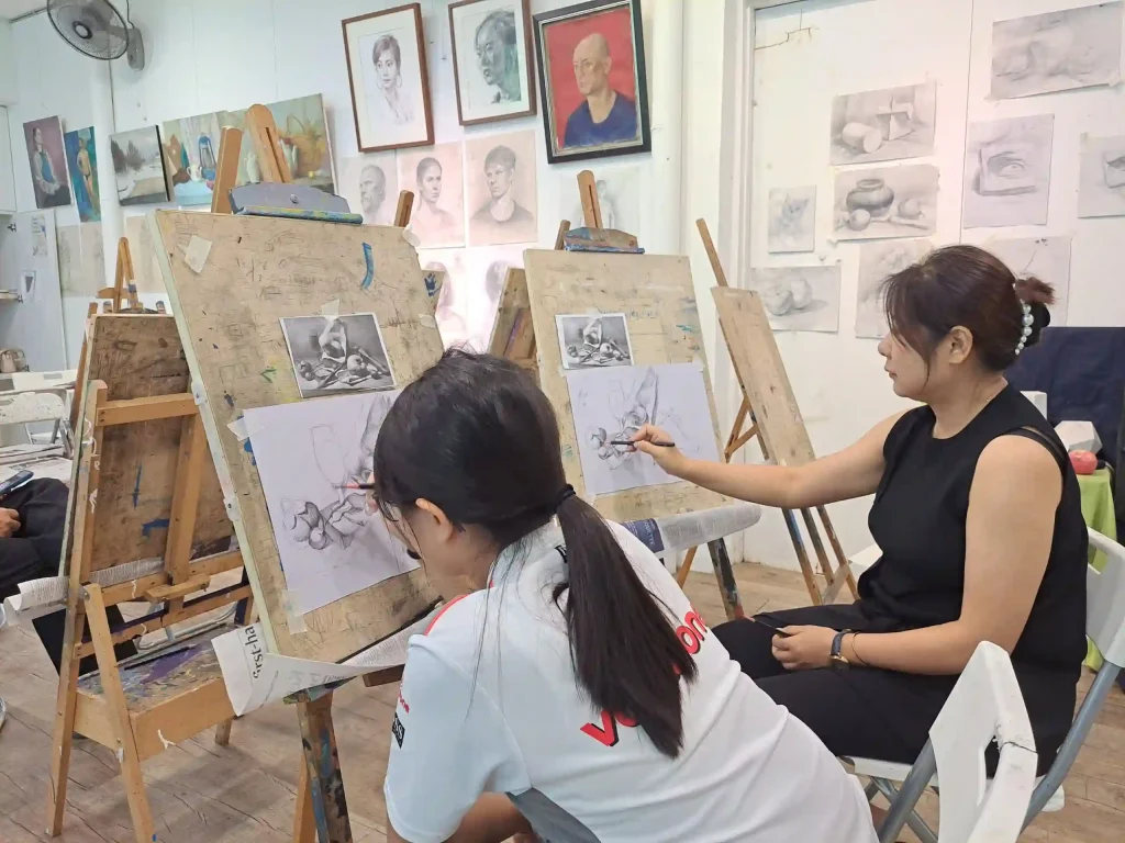 professional private art class at Visual Arts Centre