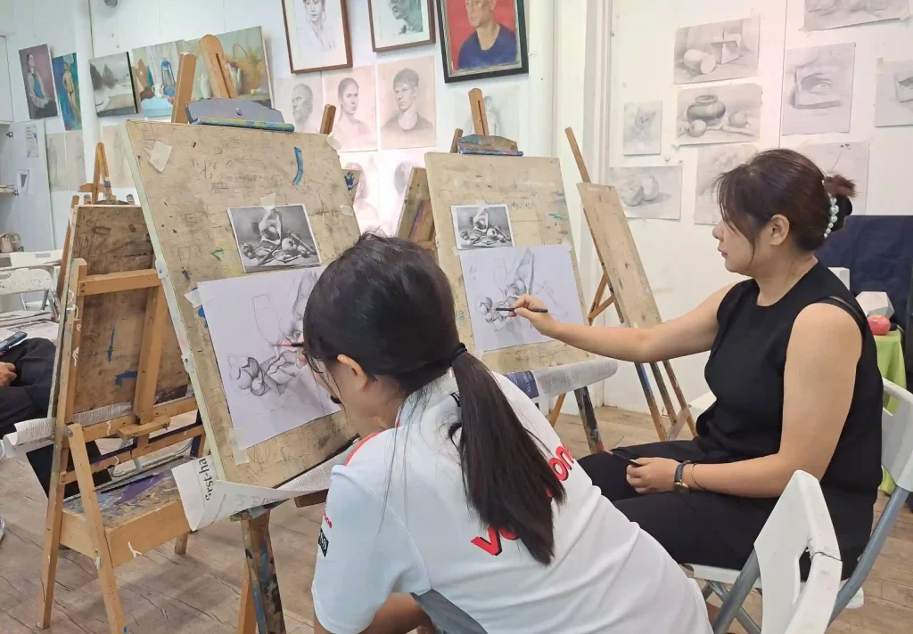 professional private art class at Visual Arts Centre