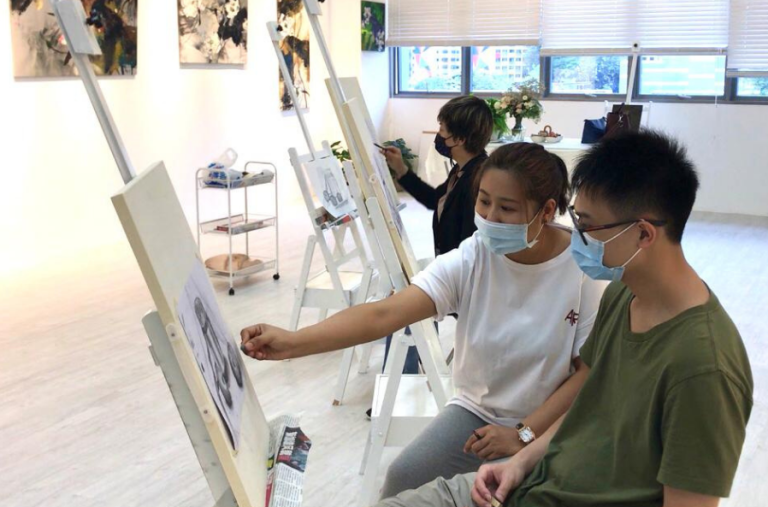 MacPherson Art Studio class schedule for holiday art class for 8 to 12 years old