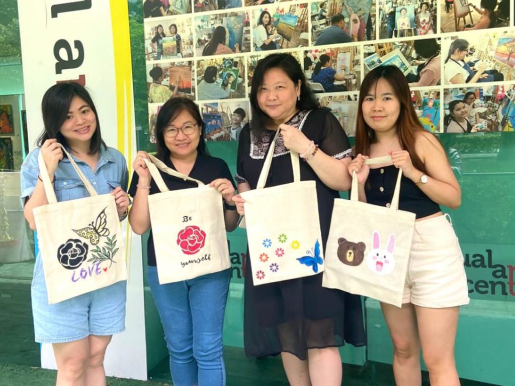 8th March Women's Day – a special art group team bonding for the women employees visual arts centre singapore new year team bonding art jamming tote bag designing and painting