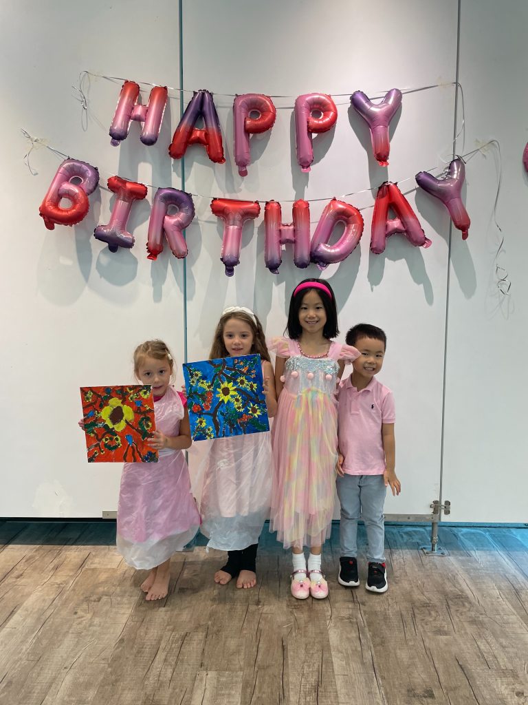 Art Jamming Kids Birthday Party acrylic painting on canvas 儿童生日派对活动：丙烯绘画 kid birthday party art jamming venue space hire Visual Arts Centre singapore Exhibition Gallery