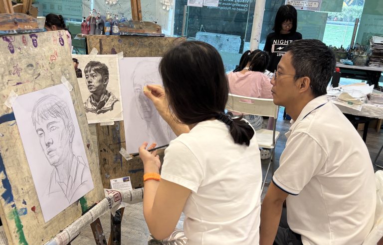 专业成人树苗课程就在视觉艺术中心