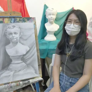 Portfolio Course for Diploma 과정에서 학생이 다양한 매체로 작품 제작과 제출용 포트폴리오를 준비하는 모습