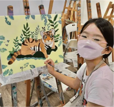 VAC Student doing Animal Acrylic Painting