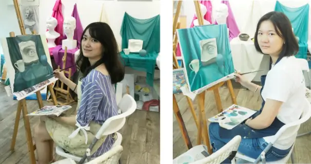 Student doing oil painting plaster cast at Visual Arts Centre Singapore