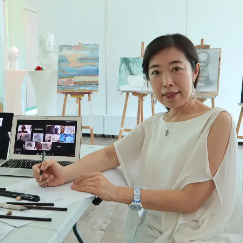 プロフェッショナルな描画とスケッチクラスの講師がオンライン授業を指導中