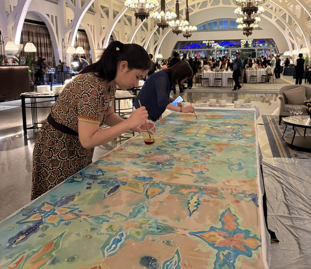 custom made artwork batik painting mural team bonding art jamming for company with Visual Arts Centre