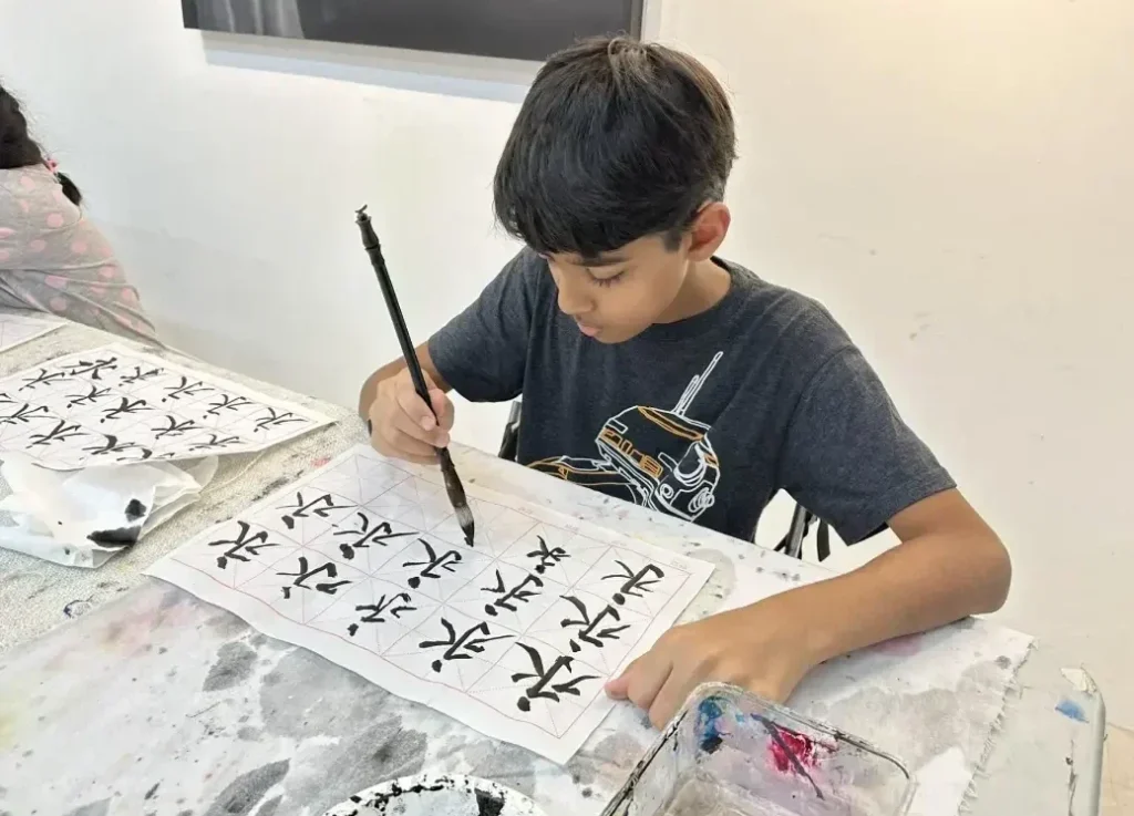 Professional Chinese Calligraphy and Ink Painting Course for kid专业水墨画和书法课程 Visual Arts Centre