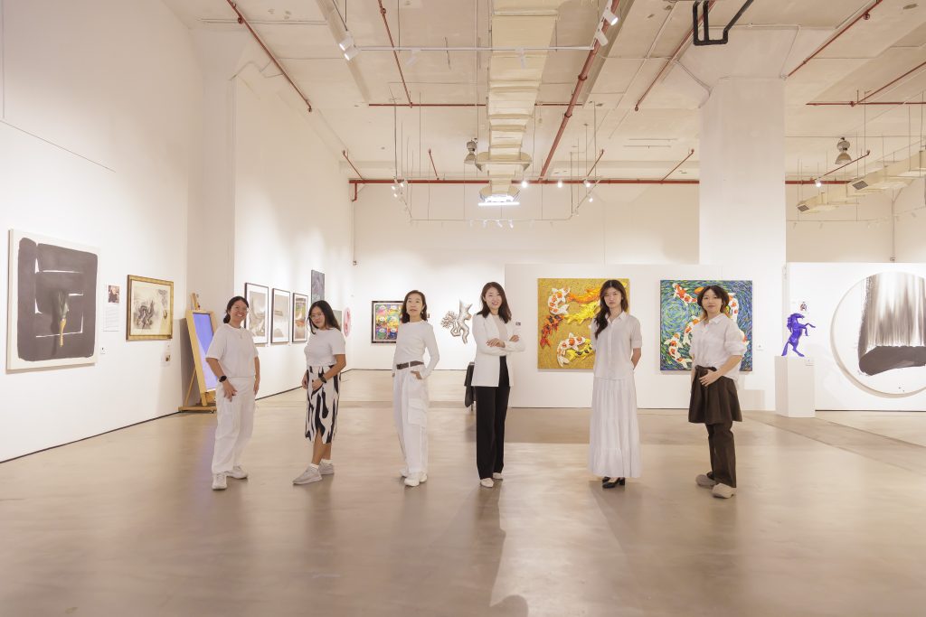 Professional art curator and art consultant buy and invest in art artist artworks at Asia Art Collective Private Art Sale II