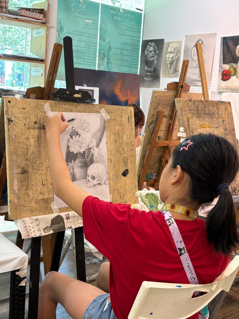 Kids- Drawing and sketching art course art class in Singapore Visual Arts Centre