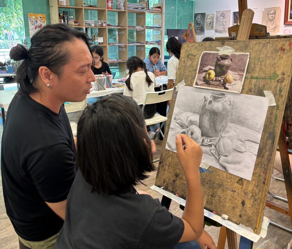Kids- Drawing and sketching art course art class in Singapore Visual Arts Centre
