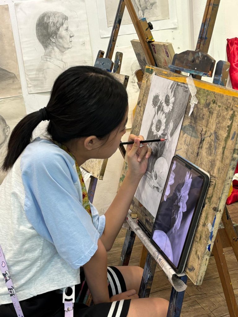 Kids- Drawing and sketching art course art class in Singapore Visual Arts Centre