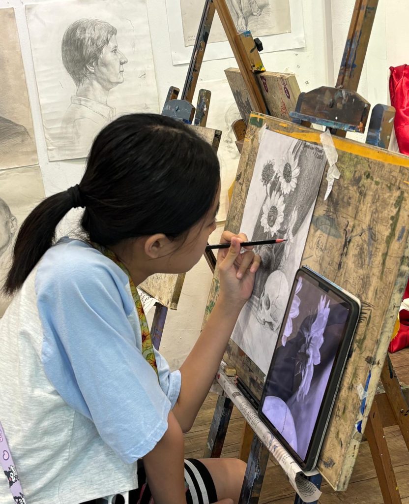 Kids- Drawing and sketching art course art class in Singapore Visual Arts Centre