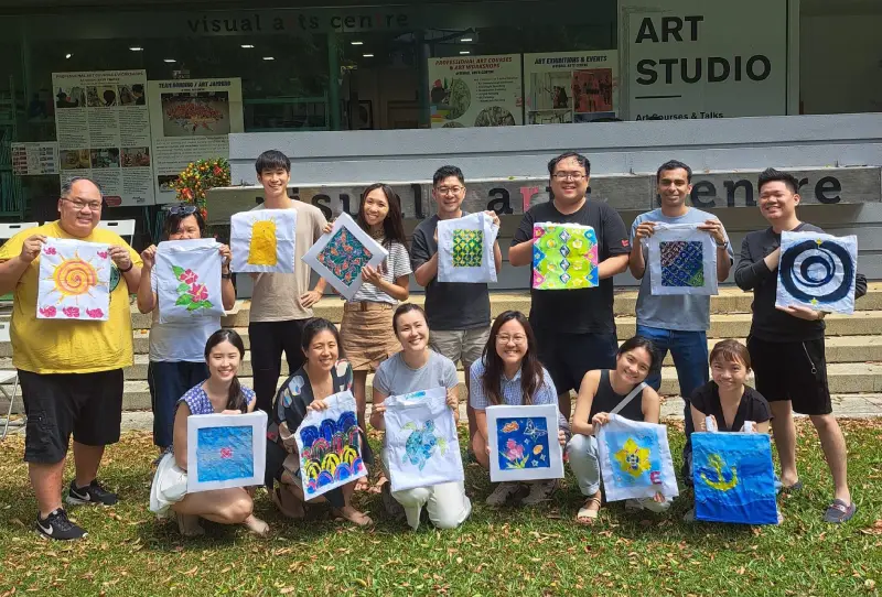 batik painting on tote bag art workshop art jamming Visual Arts Centre