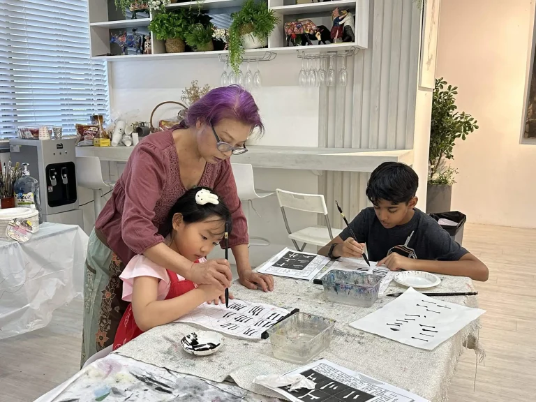 Kids-Teenager-Chinese-idioms-calligraphy-writing-professional-art-course