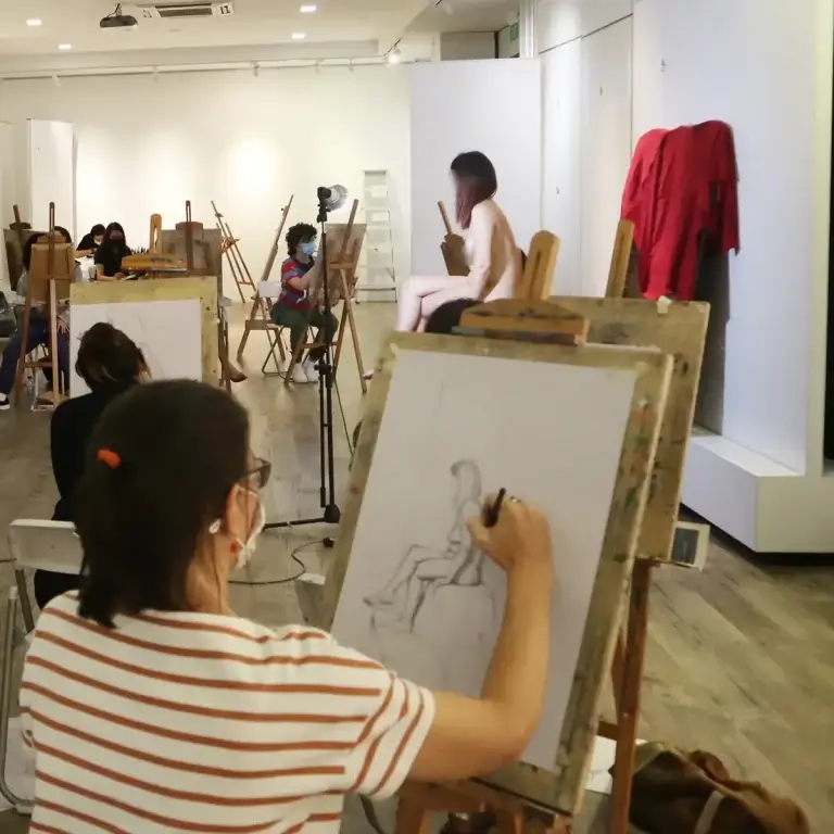 Professional Nude Life Drawing session at Visual Arts Centre Singapore, featuring a live model and artist guidance.