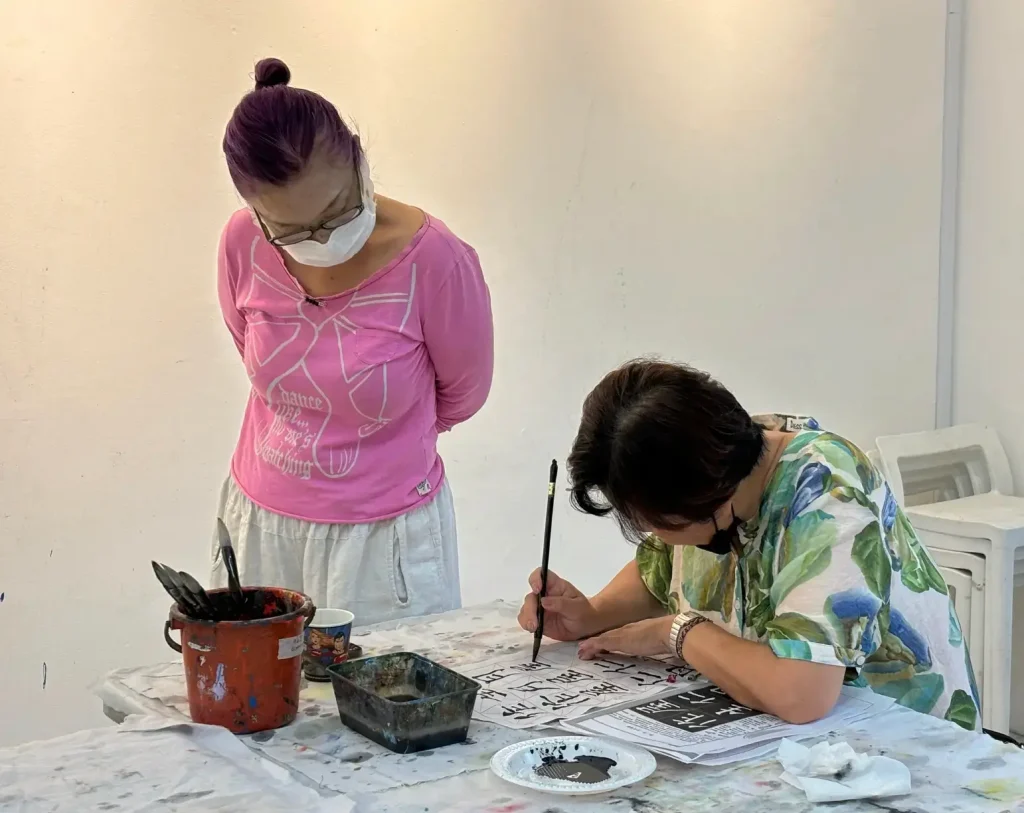 Private Class at adult chinese calligraphy writing art class art course Visual arts centre Singapore
