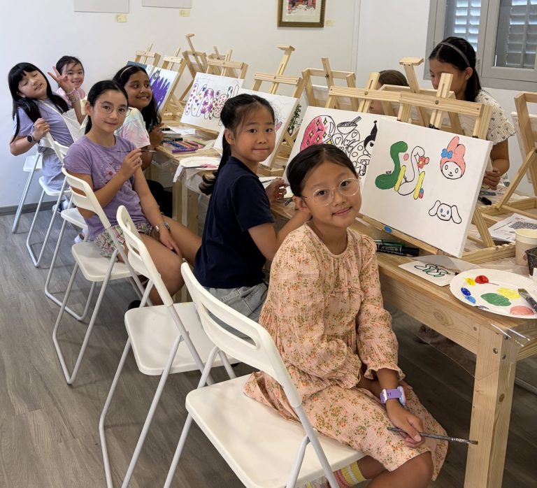 Art Jamming Kids Birthday Party 儿童生日派对活动： 丙烯涂鸦喷绘绘画 kid birthday party art jamming venue space hire Visual Arts Centre Chinatown singapore Visual Arts Centre Chinatown Art gallery and studio venue event space hire irthday party art jamming graffiti spray painting art workshop art course