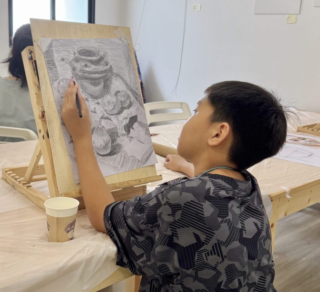 Best Kids/Children (7-9YO) Professional Drawing & Sketching Art Course in Singapore by Visual Arts Centre Professional 3 Medium Art Immersion Course