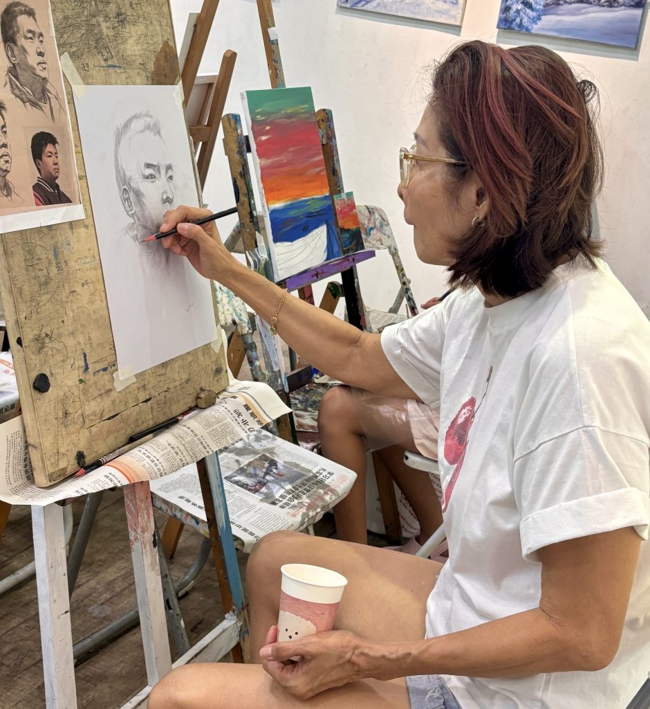 private one-to-one 1-to-1 senior art class, art course Drawing and Sketching Visual Arts Centre.jpg