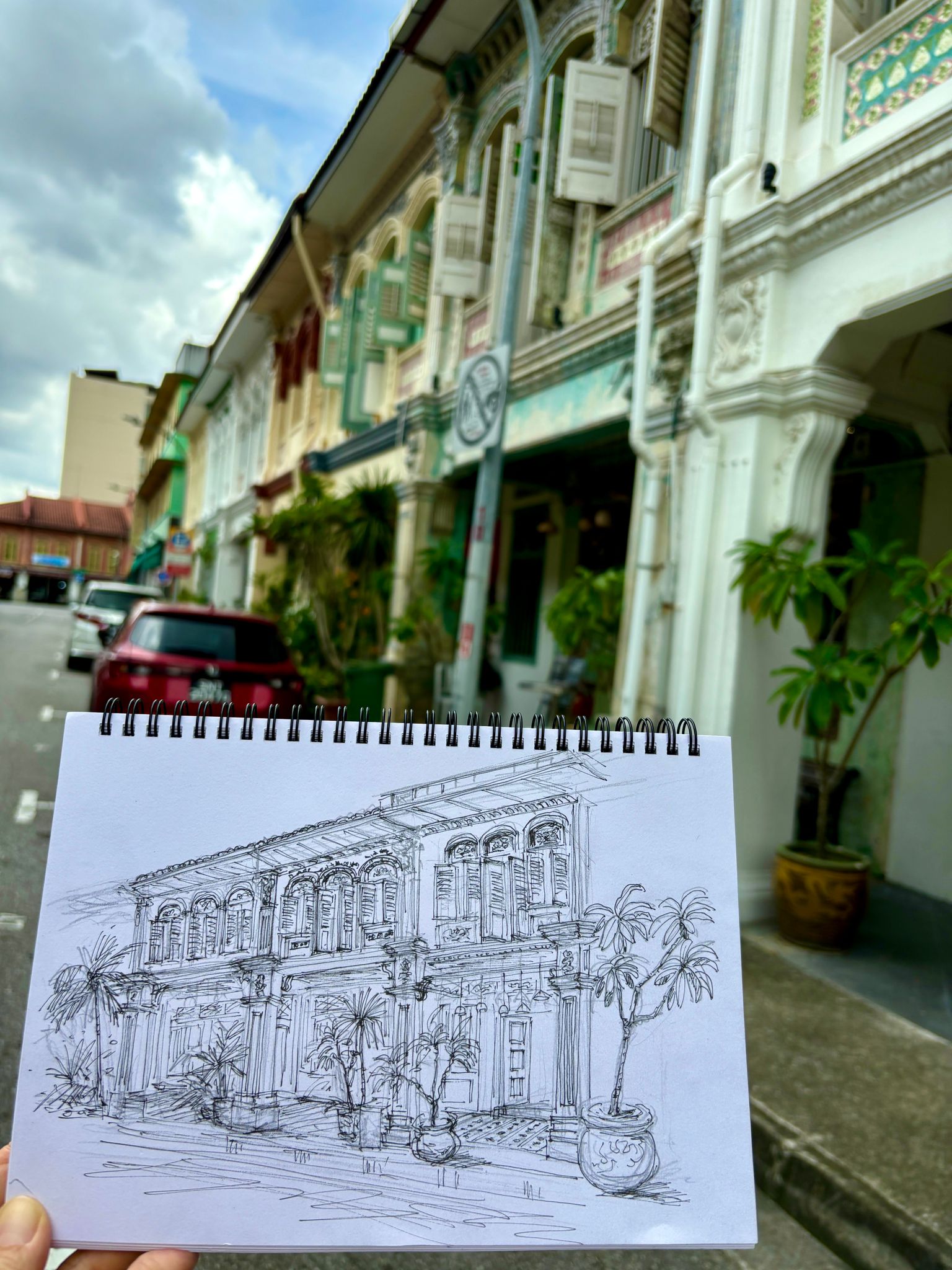 Outdoor urban sketching